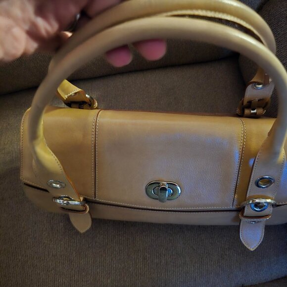 Chi Beige Leather Handbag - Picture 5 of 9